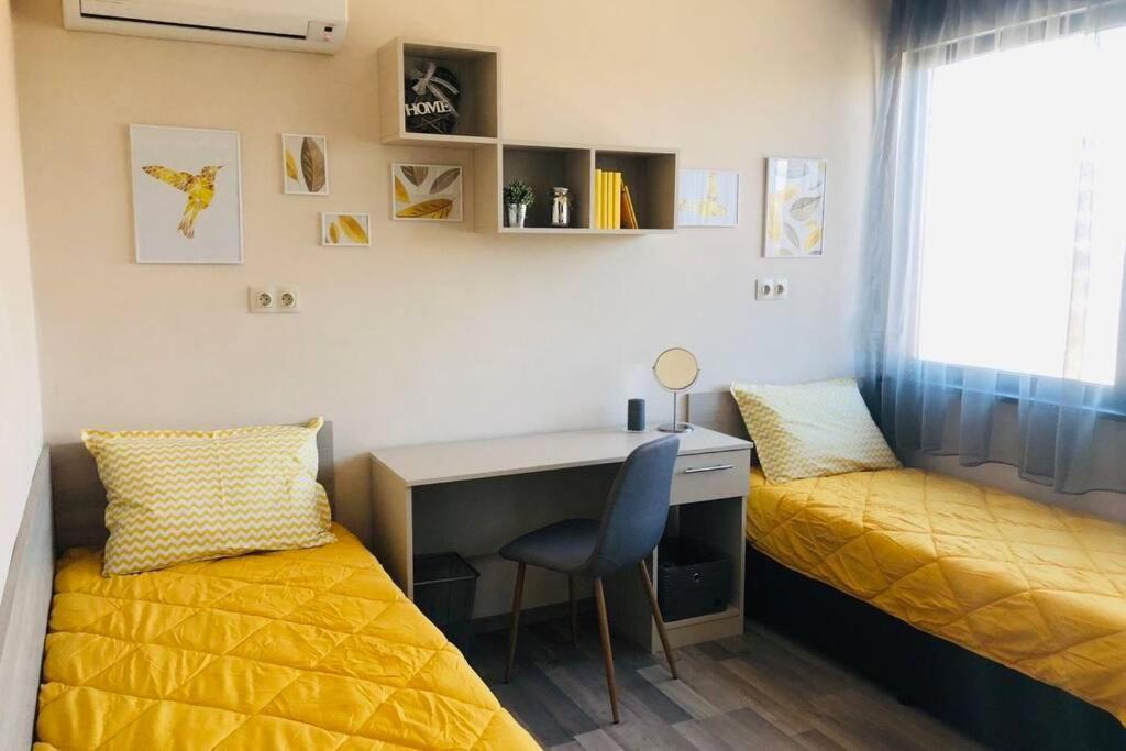 Lovely 3-Bedroom Apartment For 7 Ppl At The Centre Varna Extérieur photo