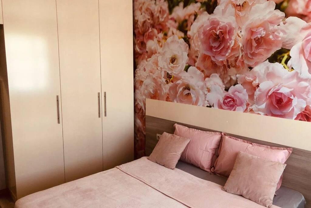 Lovely 3-Bedroom Apartment For 7 Ppl At The Centre Varna Extérieur photo