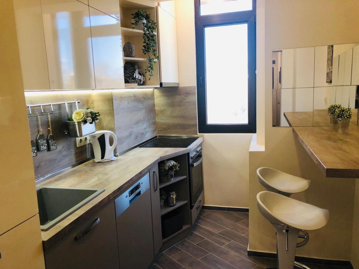 Lovely 3-Bedroom Apartment For 7 Ppl At The Centre Varna Extérieur photo