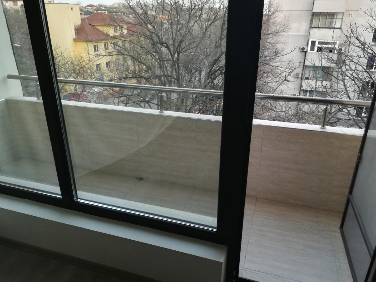 Lovely 3-Bedroom Apartment For 7 Ppl At The Centre Varna Extérieur photo